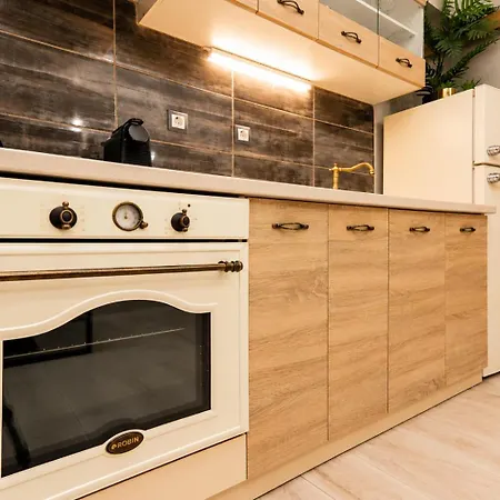 Iris Cozy House By Evagelias Homes *