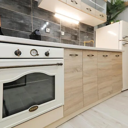 Iris Cozy House فولوس